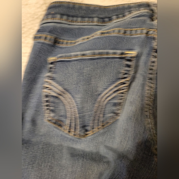 HOLLISTER MID RISE MEDIUM WASH DENIM JEANS - Picture 2 of 9